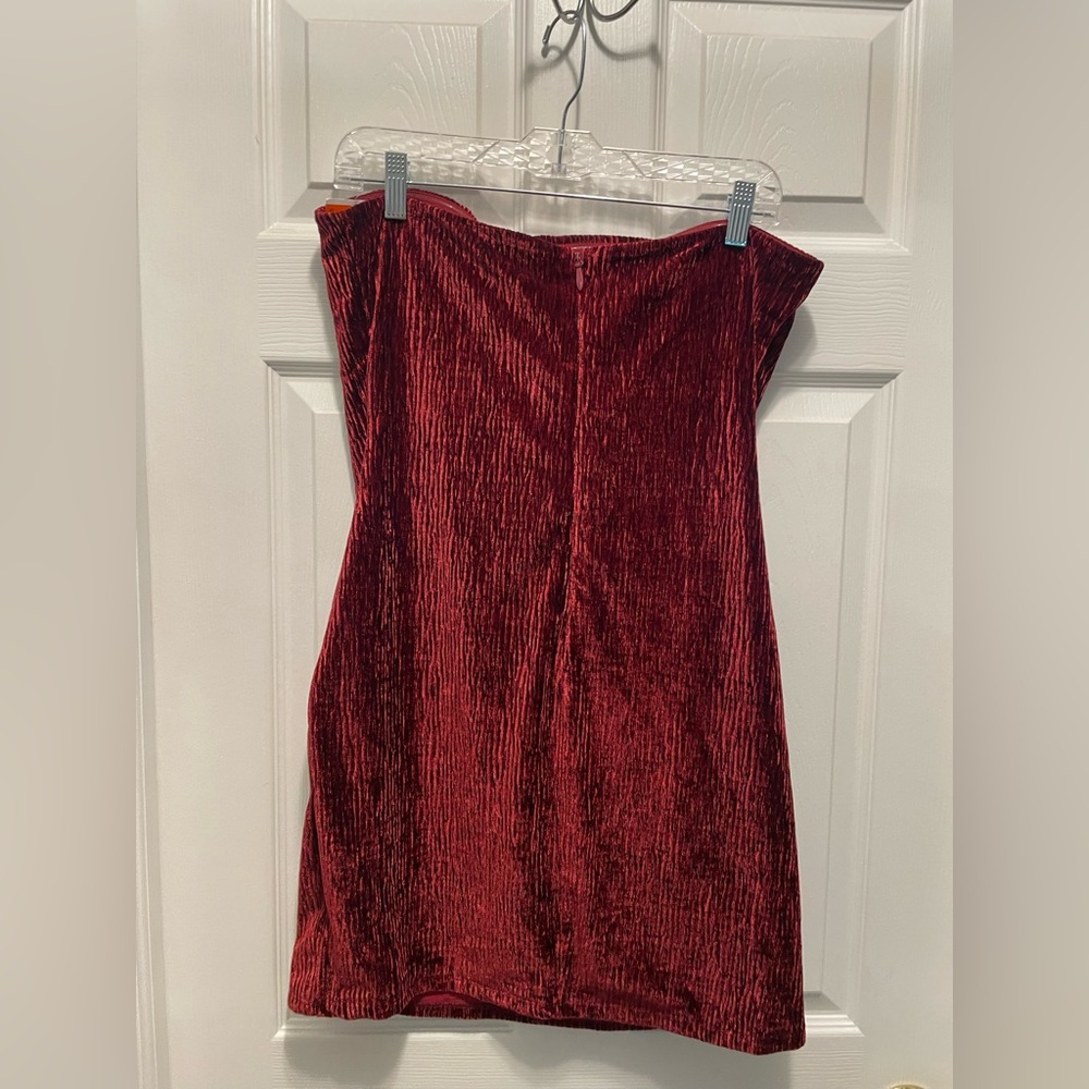 NWOT Naked Wardrobe Plush Velvet Strapless Dress In Wine - Picture 4 of 5
